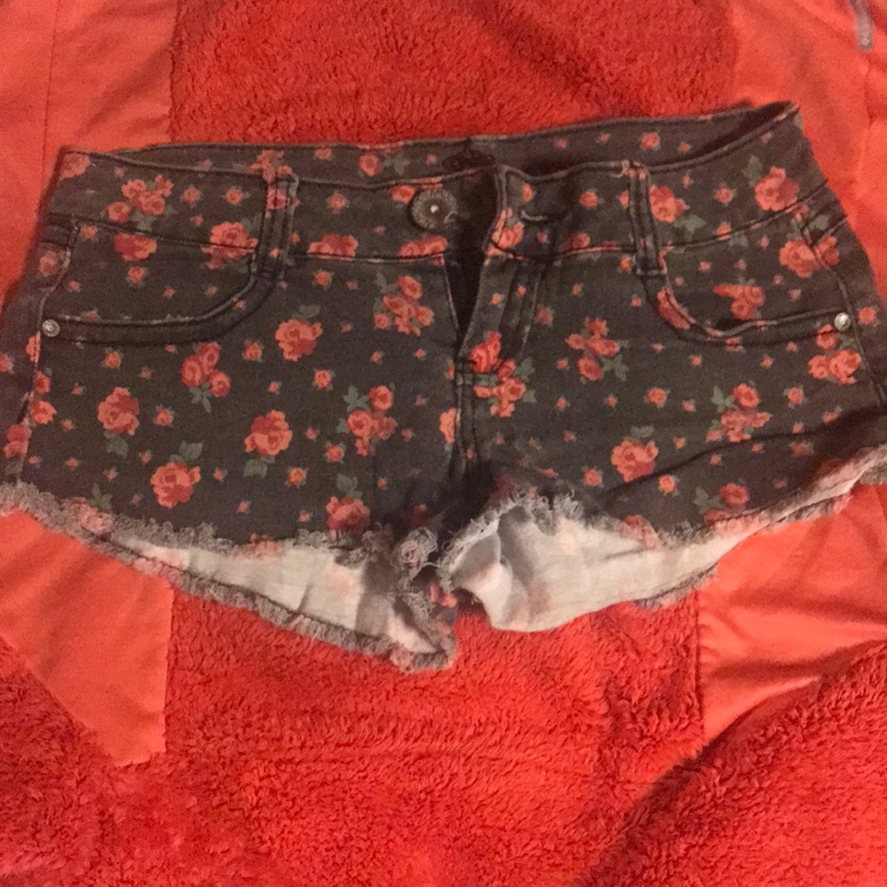 Almost Famous Floral Shorts